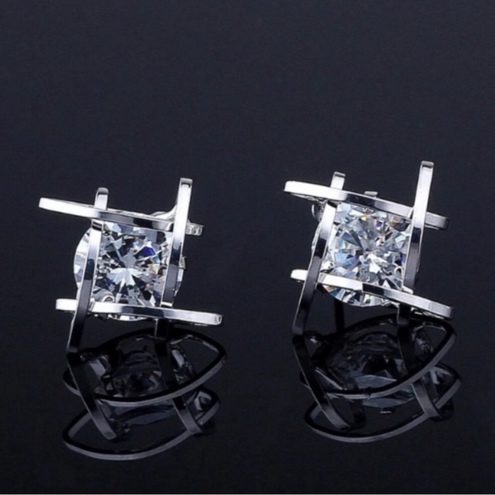 💎NEW 3D Silver Cage Diamond Stud Earrings